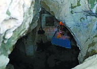 Природный вход в келью